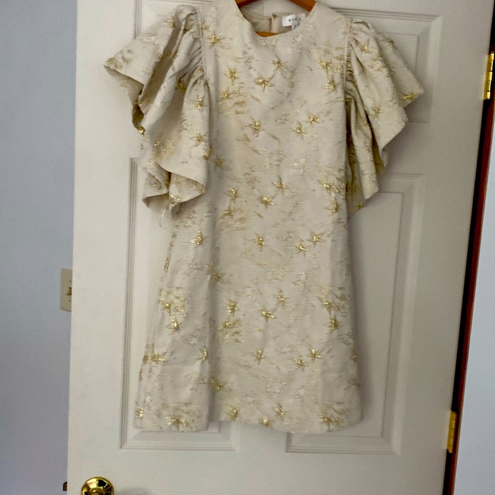 This is a woman’s size small Mable dress.